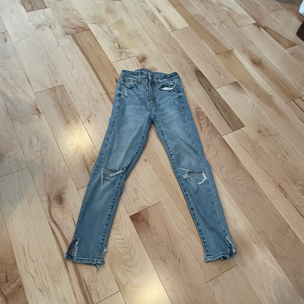 American Eagle super stretch jeans ripped